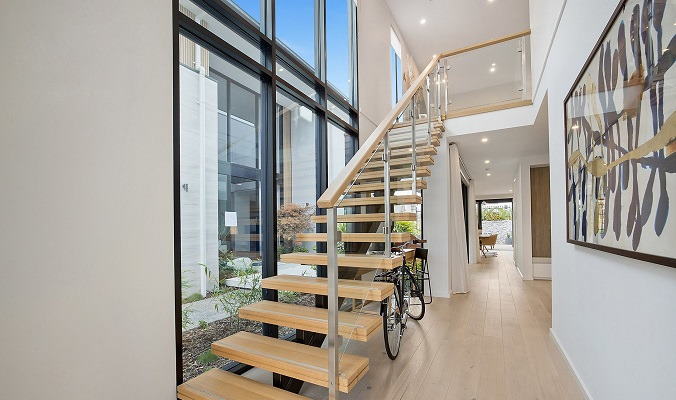 Why You Must Avoid These 5 Common Mistakes When Choosing Glass Balustrading